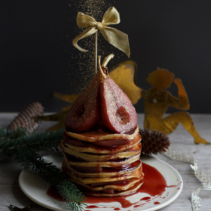 Pancake-Trtchen mit Zimt-Rotweinbirnen und Vanilleeis