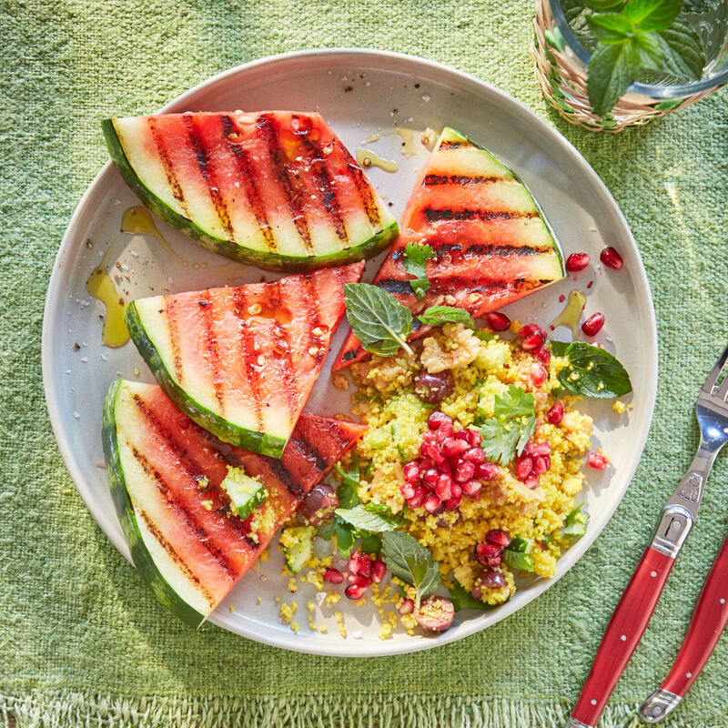  Gegrillte Wassermelone mit Couscous und Granatapfel 