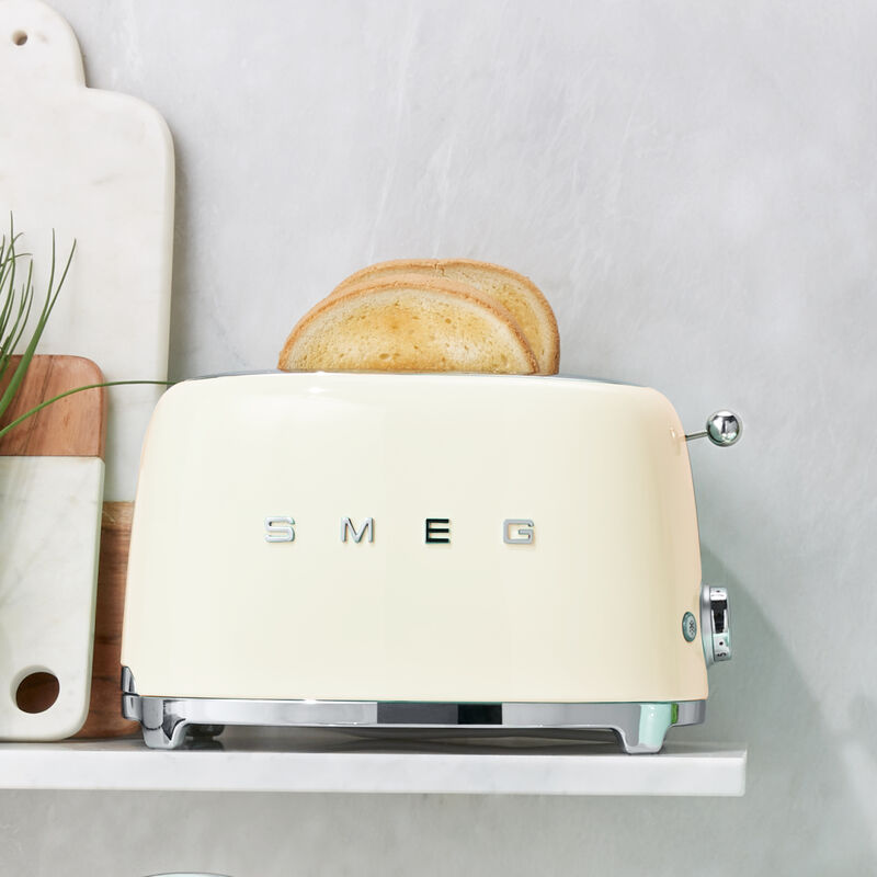 SMEG 4-Schlitz-Toaster verbindet eleganten Retro-Look mit modernster Technik Bild 2