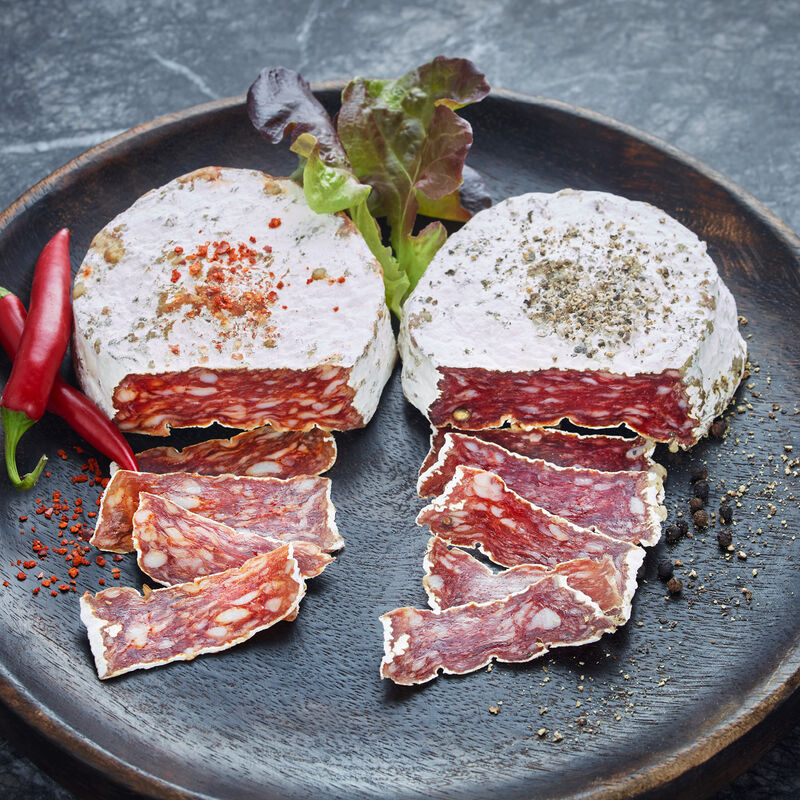 Baskische Salami-Spezialität ohne Haut mit schwarzem Pfeffer, Wurst, Schwein Bild 2