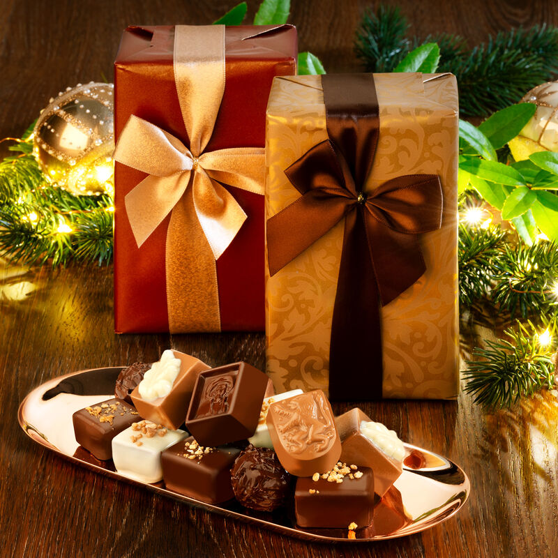Exquisite belgische Pralinenmischung in weihnachtlicher Geschenkschachtel, Schokolade, Nuss-Pralinen, Pralinés-Schachtel Bild 2