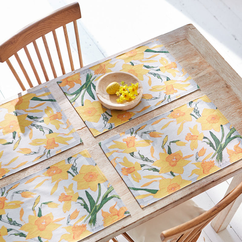 Detailreich gewebte Osterglocken-Tischsets aus Schweden