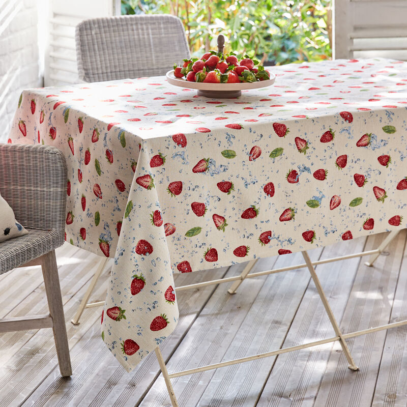Edle Gobelin-Tischdecke im sommerlichen Erdbeer-Dessin