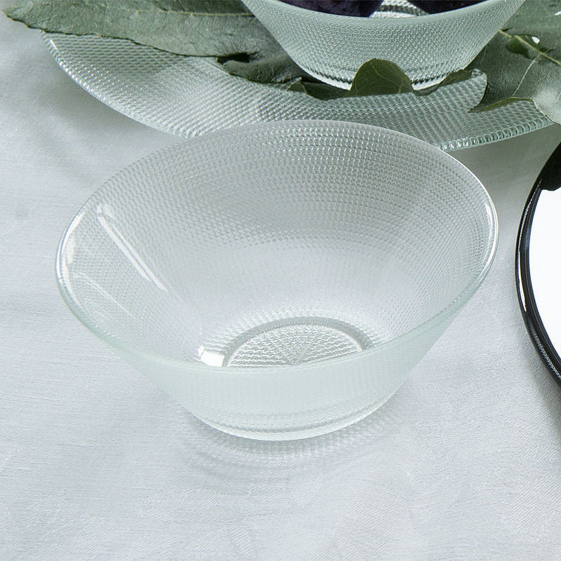 Schale: Feine Gerichte edel präsentieren auf elegant gemusterten Glastellern