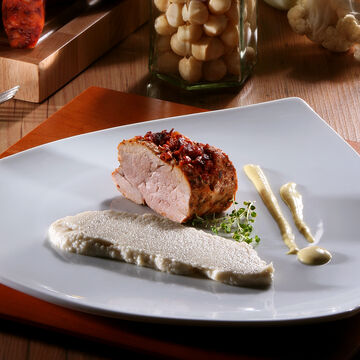 Produktbild fr 'Chorizo-Schweinefilet mit Macadamia-Blumenkohl-Pree und Nuss-Emulsion'