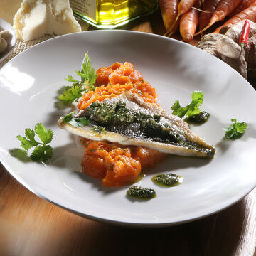 Produktbild fr 'Dorade Royale auf Ingwer-Mhren-Pree mit Koriander-Pesto'