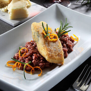 Produktbild fr 'Fischfilet in Rosmarin-Pecorino-Kruste auf Orangen-Rotwein-Risotto'
