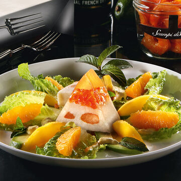 Produktbild fr 'Forellenmousse-Terrine mit Riesengarnelen auf Mango-Avocado-Salat'