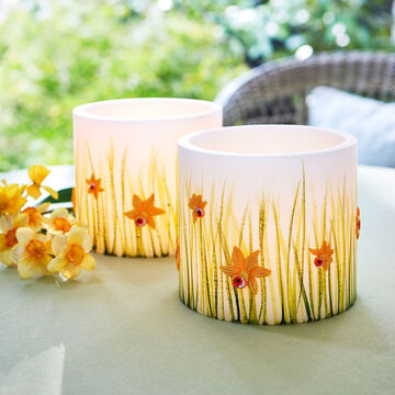 Produktbild fr 'Handbemaltes Wachswindlicht verbreitet frhlingshafte Atmosphre'