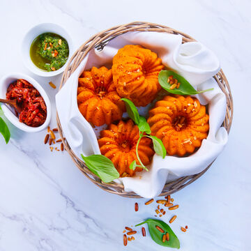 Produktbild fr 'Italienische Gugelhupf-Kchlein mit getrockneten Tomaten und Pesto'