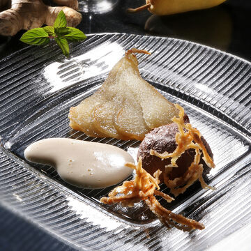 Produktbild fr 'Karamellisierte Birne auf Williams-Sabayon mit Ingwer-Schokoladeneis'