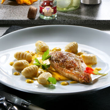 Produktbild fr 'Perlhuhnbrust mit Krbis-Ziegenkse-Gnocchi und Krbis-Safran-Sauce'