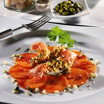 Produktbild fr 'Scampi in Macadamia-Pistazien-Kruste auf  Ssskartoffel-Carpaccio mit Mojo Rojo'