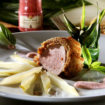 Produktbild fr 'Schweinefilet unter Pumpernickelkruste mit Mangold und Cassis-Senf-Creme'