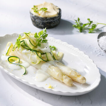 Produktbild fr 'Warmer Zucchininudel-Spargel-Salat mit Zitronenbutter'