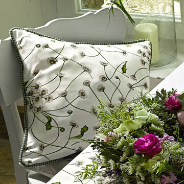 Produktbild f�r 'Zart und doch robust: Ateliergefertigte G�nsebl�mchen-Kissenh�lle'