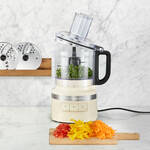 Produktbild fr '1,7 l Food-Prozessor priert, schneidet, raspelt, knetet sogar Teig'