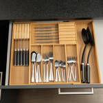 Produktbild fr 'Ausziehbarer Besteckeinsatz mit individuell platzierbaren Messerblcken'