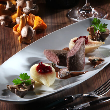 Produktbild fr 'Hasenrcken mit Pilzragout und Weisswein-Birnen'