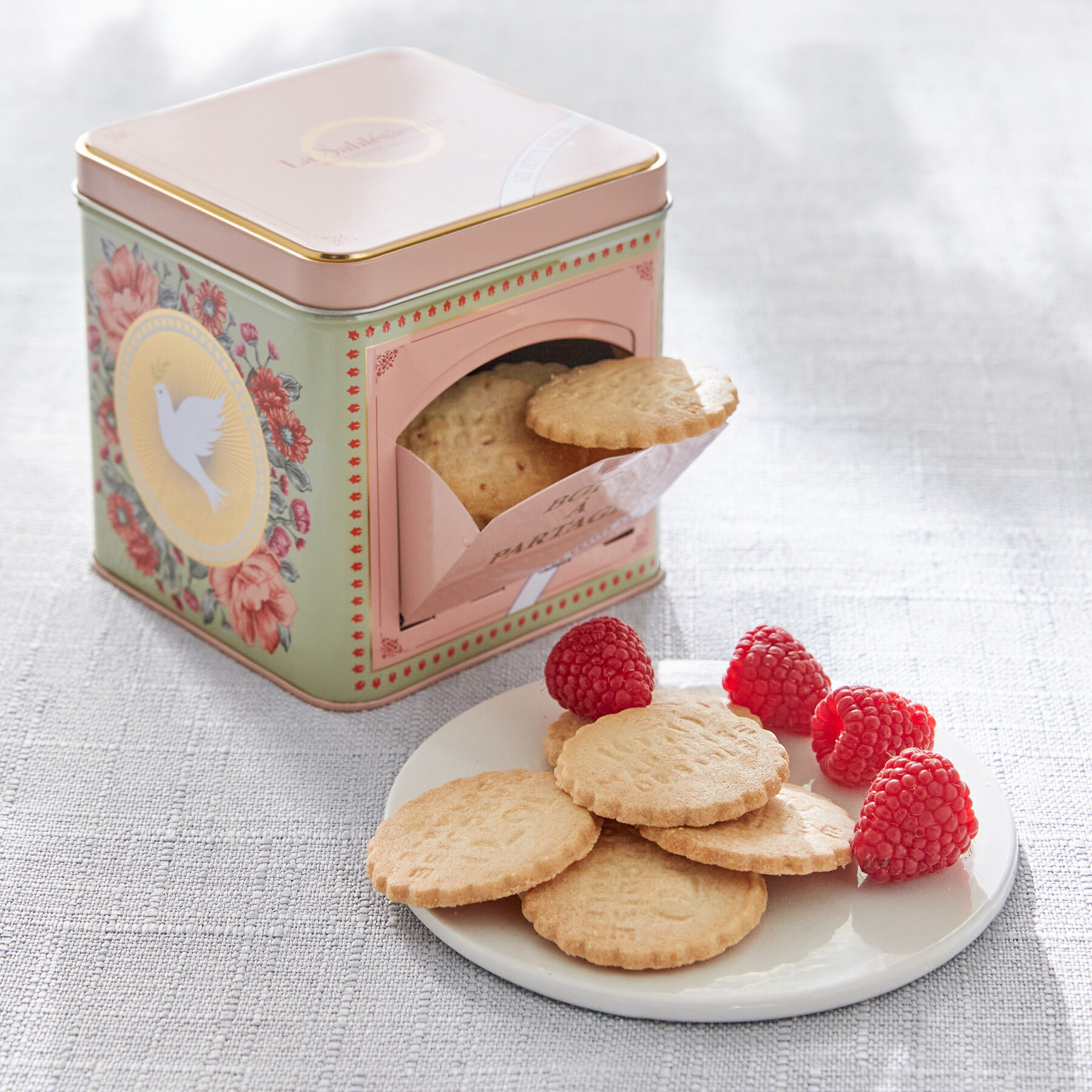 Französisches Buttergebäck mit Himbeere - Metalldose, 200 g - Hagen ... Französisches Buttergebäck mit Himbeere - Metalldose, 200 g - Hagen ...