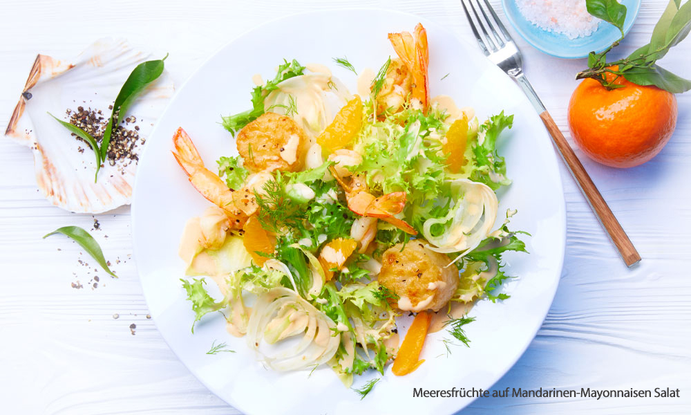 Meeresfrüchte auf Mandarinen-Salat