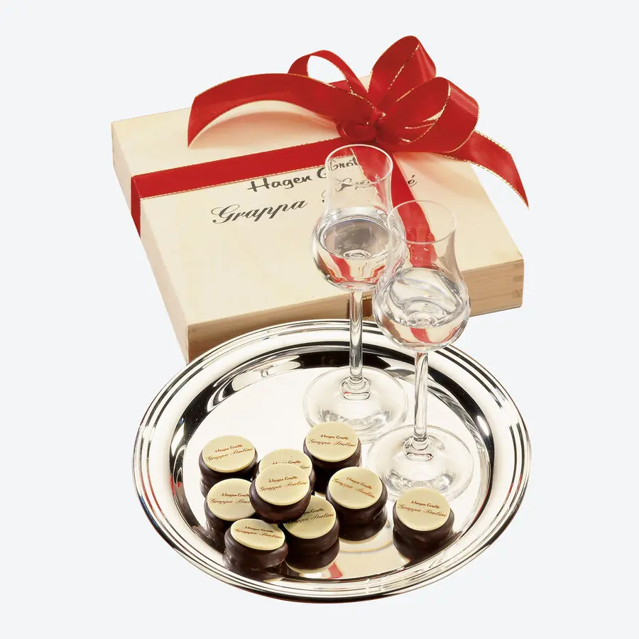 Einzigartige Grappa-Pralinen in eleganter Holzbox mit roter Schleife, dunkle Schokolade mit edler italienischer Füllung